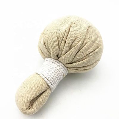 Proprietà curative delle erbe tailandesi con compresse naturali di erbe