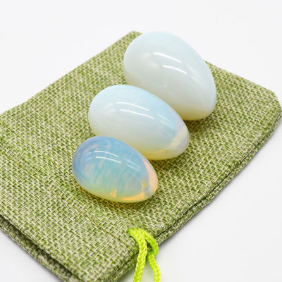 Uovo Yoni di opalite inciso per la meditazione e la magia Gemma lucidata Quarzo magico di opale