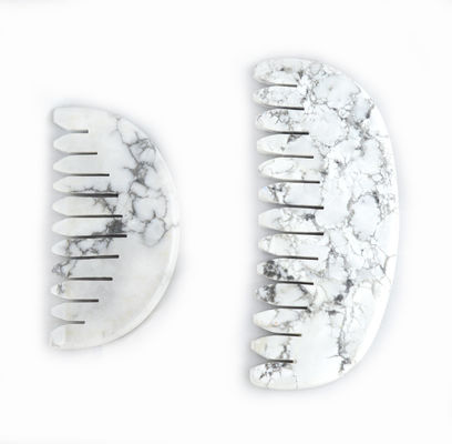Riduci senza sforzo la tensione del cuoio capelluto con Natura White Turquoise Jade Hair Comb Gua Sha Tools