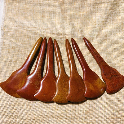 Scopri i benefici curativi del massaggio a tutto il corpo e della stimolazione degli acupointi con la tavola Gua Sha di Bian Stone rosso