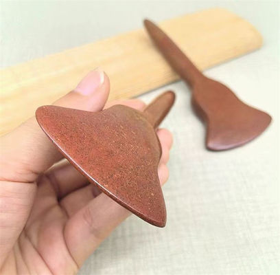 Scopri i benefici curativi del massaggio a tutto il corpo e della stimolazione degli acupointi con la tavola Gua Sha di Bian Stone rosso