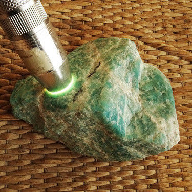 Tecnica intagliata Tipo di ghiaccio Pietra di cristallo naturale Tianhe Ornamenti in pietra grezza per collezioni d'arte