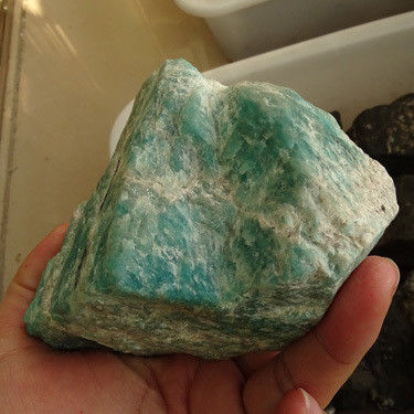 Tecnica intagliata Tipo di ghiaccio Pietra di cristallo naturale Tianhe Ornamenti in pietra grezza per collezioni d'arte