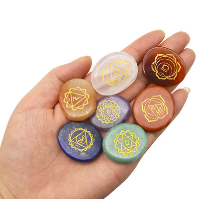 Intaglio intaglio lucidato pietra di tasca di palma Reiki bilanciamento cristallo di guarigione 7 chakra pietre set per amore tema