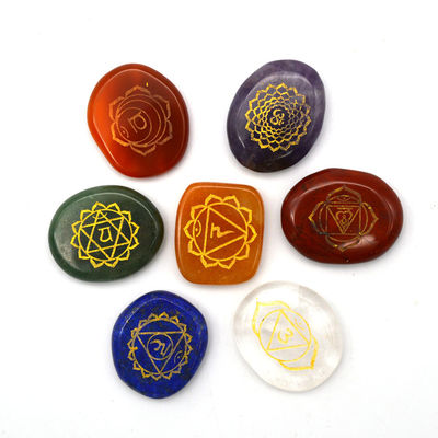 Intaglio intaglio lucidato pietra di tasca di palma Reiki bilanciamento cristallo di guarigione 7 chakra pietre set per amore tema