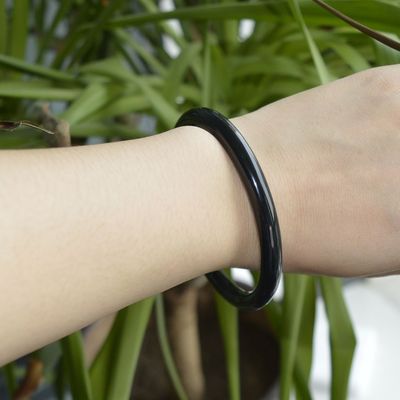 Braccialetto di giada etiana lucidata Nefrite verde con disegno in stile tradizionale cinese