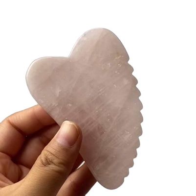 Strumenti per il massaggio Quarzo rosa a forma di cuore Gua Sha per massaggi muscolari efficaci