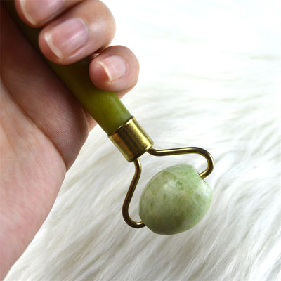 Disponibile il logo personalizzato 100% naturale Xiuyan Giada Faccia Guasha Roller Giada Verde Facciale Gua Sha Massaggiatore Stone Skin Care