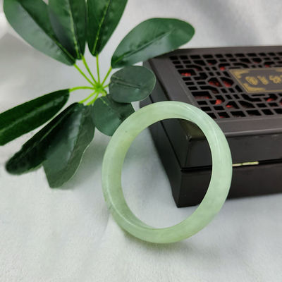 Caratteristica regionale Gemma naturale Verde Xiuyan Giada Bracciale per moda Boutique Gioielli Lady Braccialetti