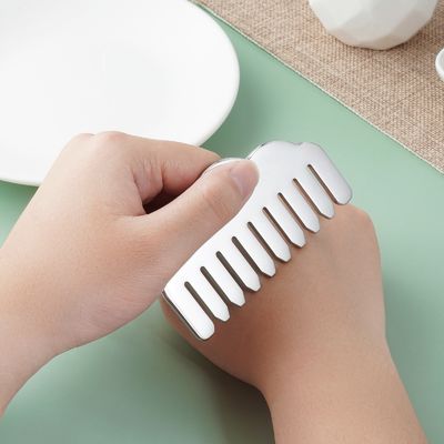 Acciaio inossidabile Gua Sha pettine per capelli Forma di cuore Strumento di massaggio del cuoio capelluto