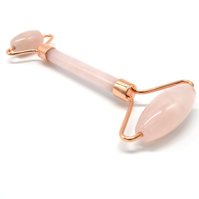 Disponibile per la cura della pelle del viso con un rullo di giada in oro rosa 100% naturale a doppia testa