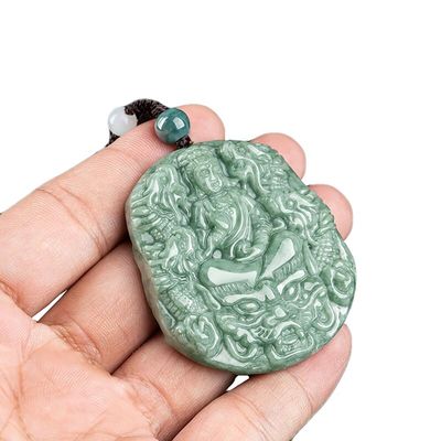 Giada naturale scolpita nove draghi Guan Yin pendente collana Un'aggiunta unica alla vostra collezione di gioielli