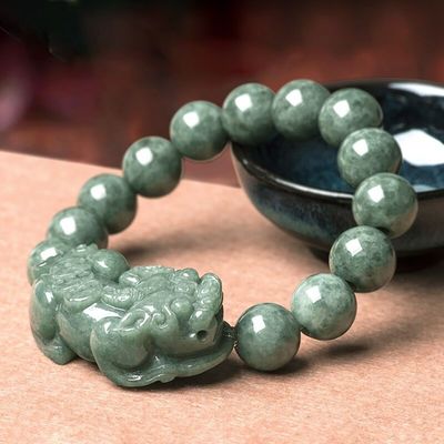 Braccialetto in giada intagliato Olio Verde Pixiu Uomini E Donne Braccialetti di fascino Accessoiri Anello regalo di compleanno 13mm Diametro perline