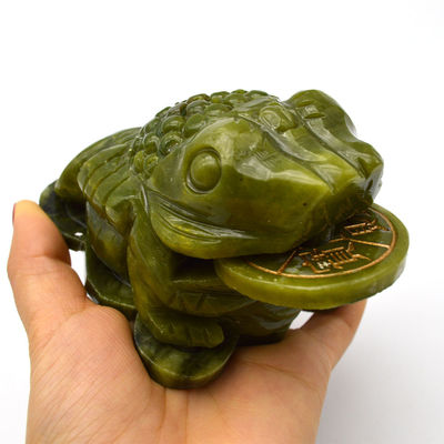 La scultura di rospo di giada verde per il successo finanziario nel Fengshui