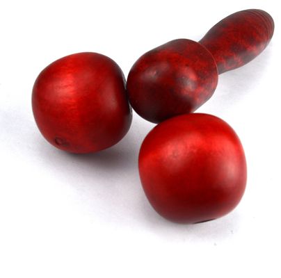 Roller di massaggio in legno rosso o giallo per la terapia facciale e il trattamento delle rughe