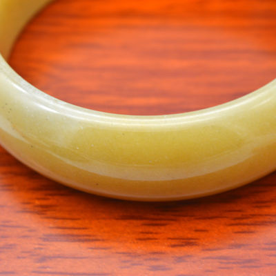 Scopri la bellezza naturale dei braccialetti di giada etiana per le donne da alleviare la stanchezza e sbloccare i muscoli tema Feng Shui