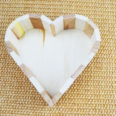 Attrezzature per la pulizia del corpo Set bagno in legno naturale a forma di amore per l'esperienza di spa