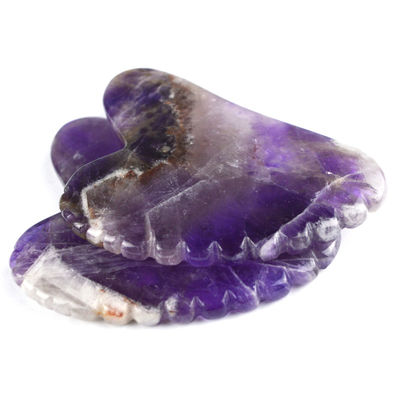 2024 Strumenti di massaggio di tendenza Forma di cuore Ametista naturale Gua Sha con denti Logo personalizzato Guasha Body Self Skin Care