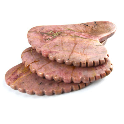 Muscoli del corpo Forma naturale del cuore Rodonite Pietra Gua Sha Scratching Board Denti Guasha Pietra Faciale Cosmetica Massaggio Strumento cura della pelle