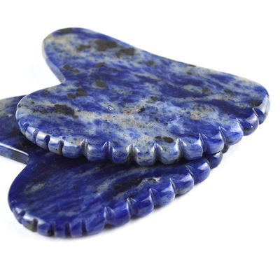 Strumento di lifting facciale Forma di cuore Pietra naturale Sodalite Gua Sha per l'auto-cura e il rilassamento del corpo