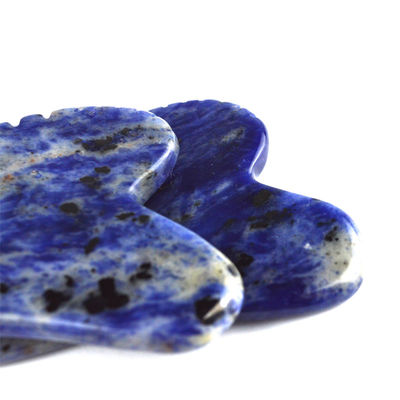 Strumento di lifting facciale Forma di cuore Pietra naturale Sodalite Gua Sha per l'auto-cura e il rilassamento del corpo