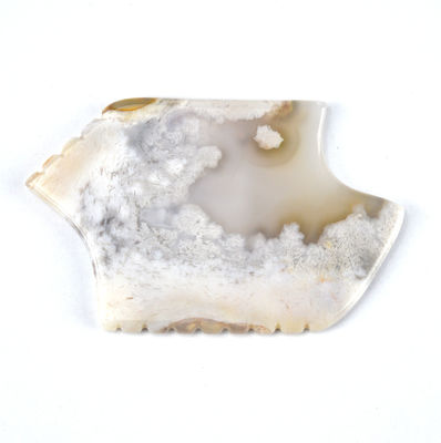 Attrezzature per il massaggio corporeo Proprietà Strumenti facciali Guasha naturali bianchi per il viso Spa con strumento facciale in forma di Sakura Agate Giada Gua Sha