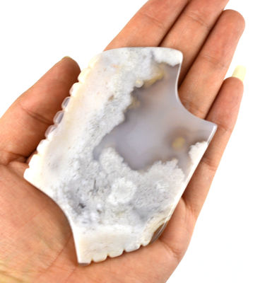 Attrezzature per il massaggio corporeo Proprietà Strumenti facciali Guasha naturali bianchi per il viso Spa con strumento facciale in forma di Sakura Agate Giada Gua Sha