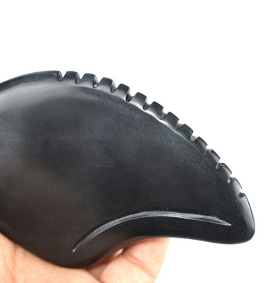 Disponibile strumento di massaggio a forma di cuore Gua Sha in pietra bianca nera naturale per la meditazione rilassante