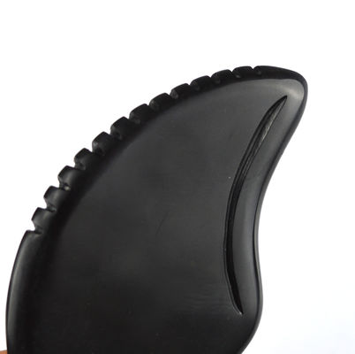 Disponibile strumento di massaggio a forma di cuore Gua Sha in pietra bianca nera naturale per la meditazione rilassante