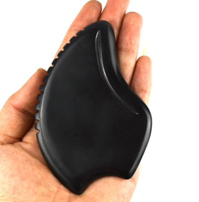 Disponibile strumento di massaggio a forma di cuore Gua Sha in pietra bianca nera naturale per la meditazione rilassante