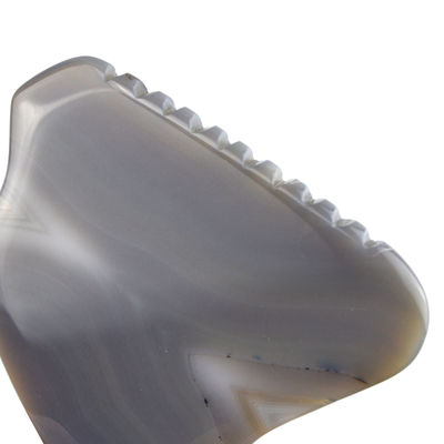 Strumento terapeutico di massaggio da raschiatura su misura 83g Agate grigio a righe Giada Gua Sha Pietra per viso e corpo
