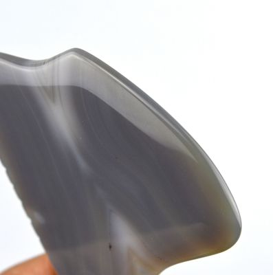 Strumento terapeutico di massaggio da raschiatura su misura 83g Agate grigio a righe Giada Gua Sha Pietra per viso e corpo