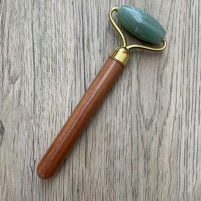 Aventurine verde giada faccia Roller cura della pelle facciale giada strumento di massaggio con maniglia di legno per il logo personalizzato disponibile