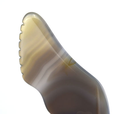 Attrezzature per il massaggio dei muscoli del corpo di tendenza White Agate Gua Sha Scraping Board per l'auto-cura e cura del corpo