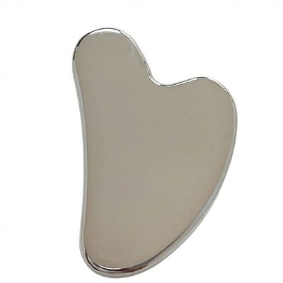 Logo personalizzato Strumento per la cura della pelle in acciaio inossidabile Tavola Gua Sha a forma di cuore per lifting facciale Massaggiatore metallico