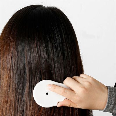 Prova il potere curativo del pettine ceramico Gua Sha per massaggi facciale e corporeo