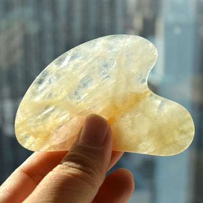 Tabella di raschiatura a forma di cuore naturale giallo citrino gua sha per strumento di massaggio facciale e corporeo