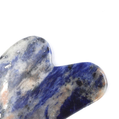 Attrezzatura per massaggi del corpo Logo personalizzato Forma di cuore Naturale Sodalite Gua Sha Stone Cura della pelle Spa Facial Lifting Salone di bellezza