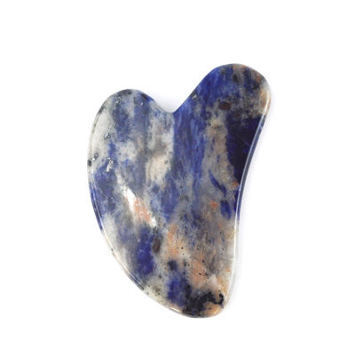 Attrezzatura per massaggi del corpo Logo personalizzato Forma di cuore Naturale Sodalite Gua Sha Stone Cura della pelle Spa Facial Lifting Salone di bellezza
