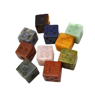Metti le mani su Gemstone 15mm Cube Dice Un must per ogni appassionato di gioco