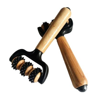 Roller di massaggio in legno per il massaggio muscolare tenendo il dolore della cellulite
