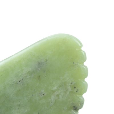 Strumento di massaggio del corpo in forma di cuore naturale Xiuyan Giada Gua Sha Scraping Board per la bellezza del viso e la cura della salute della pelle Spa