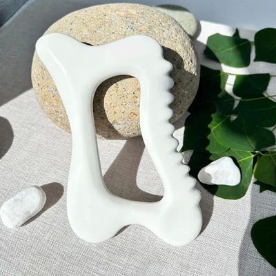 Strumento di massaggio in ceramica Gua Sha per drenaggio linfatico Jawline Sculptor Massaggiatore per il corpo Strumenti per la cura della pelle Guasha Funzione ceramica