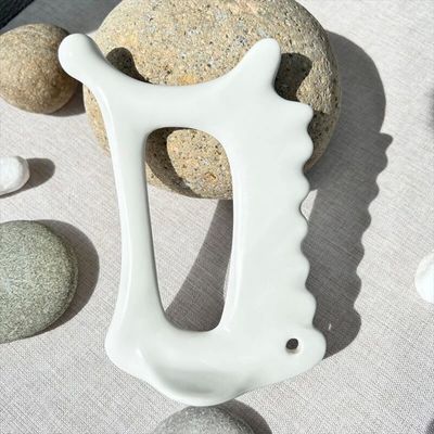 Strumento di massaggio in ceramica Gua Sha per drenaggio linfatico Jawline Sculptor Massaggiatore per il corpo Strumenti per la cura della pelle Guasha Funzione ceramica