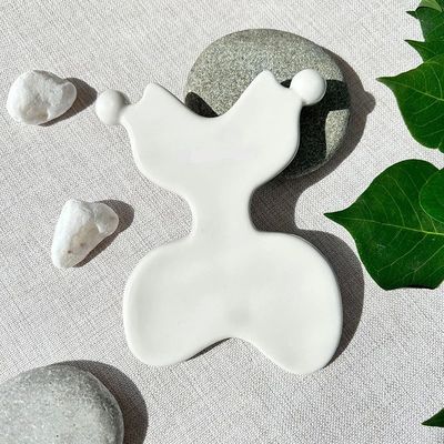 Strumento di massaggio in ceramica Gua Sha per drenaggio linfatico Jawline Sculptor Massaggiatore per il corpo Strumenti per la cura della pelle Guasha Funzione ceramica