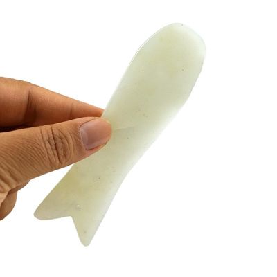 Massaggiatore corpo Proprietà Massaggiatore Xiuyan Pesce di giada a forma di Gua Sha Strumento faciale per la cura della pelle Strumento anti-invecchiamento Guasha