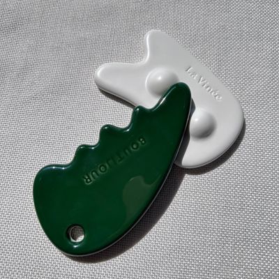 Massaggiatore Faciale Gua Sha Stone in colore verde per auto cura della pelle e salone di bellezza