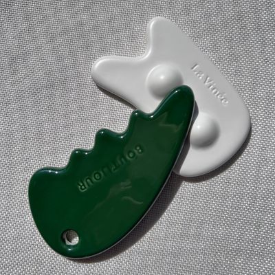 Massaggiatore Faciale Gua Sha Stone in colore verde per auto cura della pelle e salone di bellezza
