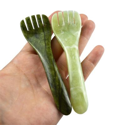Logo personalizzato disponibile verde chiaro Xiuyan Giada Gua Sha Forma cucchiaio Penna di agopuntura per occhio Agopuntura cucchiaio massaggiatore