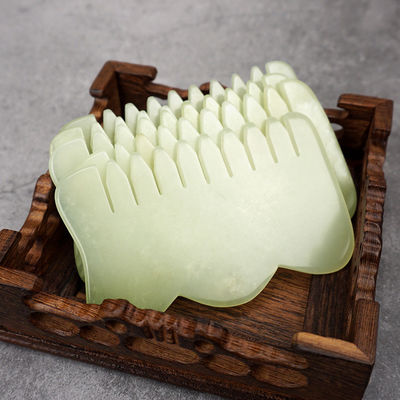 Disponibile in forma di M Giada Gua Sha Pietra Massaggiatore per capelli cura della salute e massaggio del cuoio capelluto nei saloni di bellezza